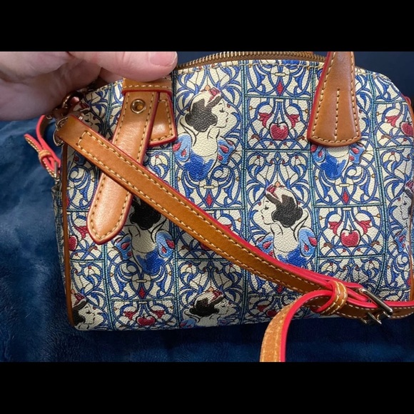 Dooney and Bourke Disney Snow White purse - Picture 6 of 10